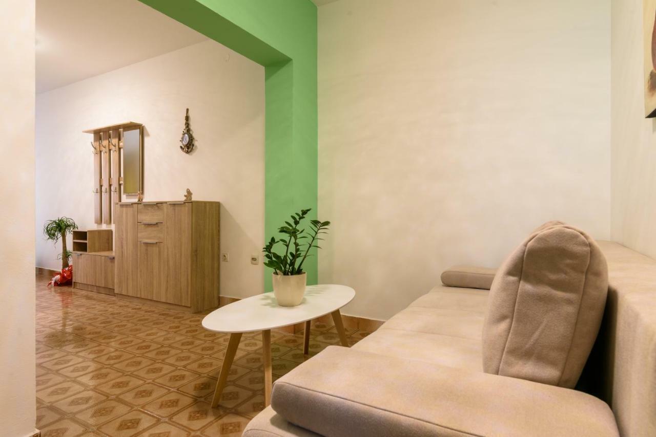 Apartament Mamut *